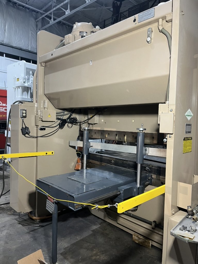 135 Ton  X 8’  Cincinnati 135 FMII Hydraulic Press Brake 